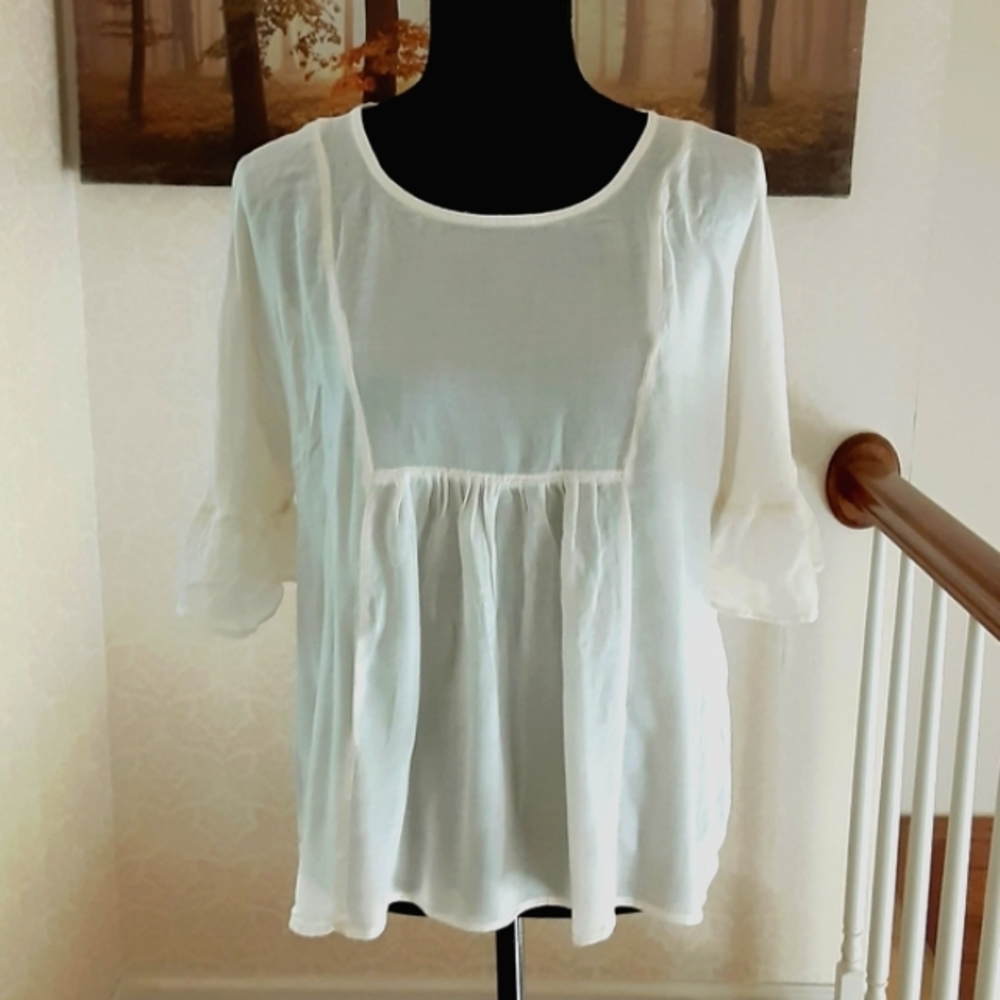 Host Pick Divided Off-White/Ivory Flowy Blouse